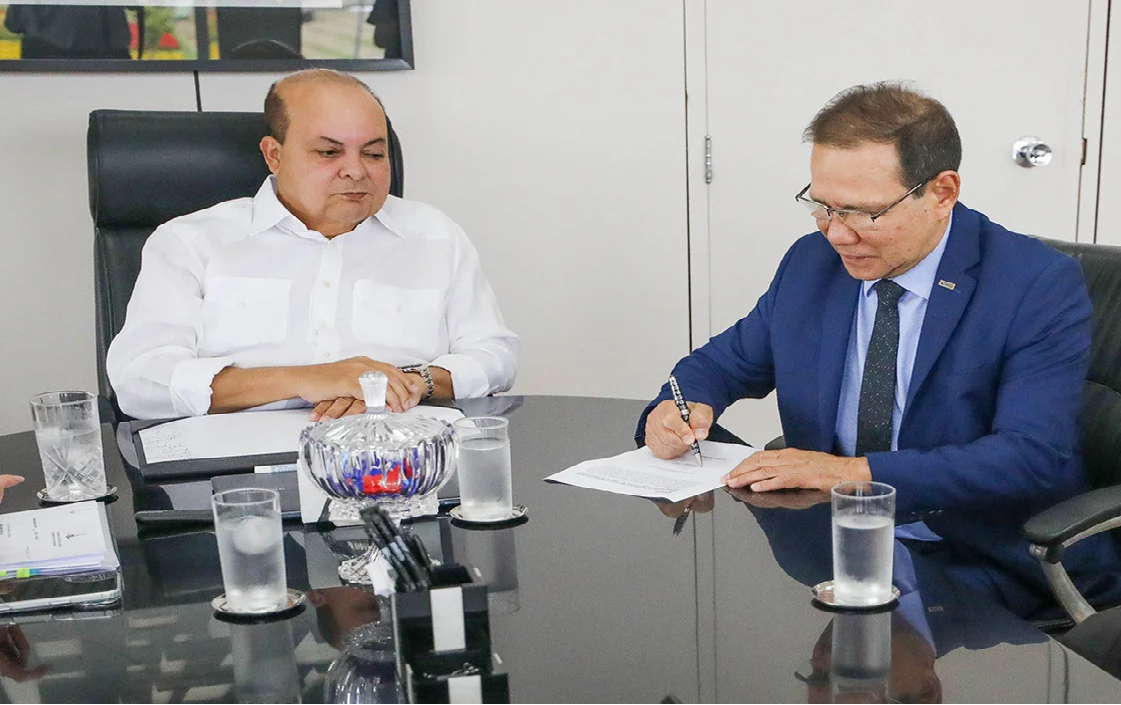 Ibaneis empossa Nelson Souza como novo presidente do BRB