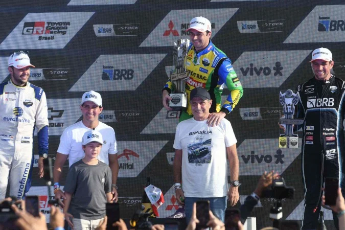 Stock Car: com a bênção do pai, Nelsinho Piquet vence em Brasília